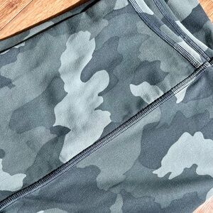 Lululemon Like New Camouflage Cropped Leggings - Green